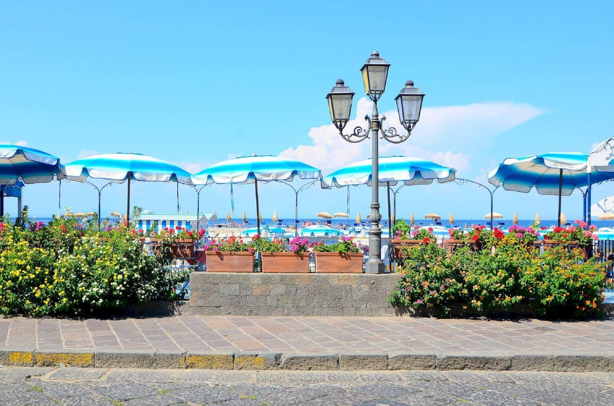 Hotel Terme Marina Лакко-Амено Экстерьер фото